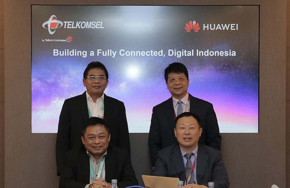 (Clockwise from top left) PT Telkom Group CEO Alex J Sinaga; Huawei deputy chairman & rotating CEO Guo Ping; Huawei Southern Pacific Region president Jeffrey Liu; and PT Telkomsel CEO Ririek Adriansyah