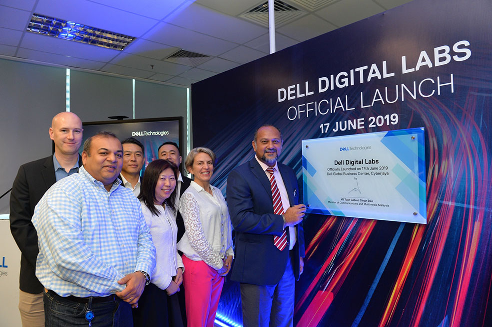 (From left) Dell Digital Office of the CIO senior VP Garry Wiseman; Dell Digital, and APJ CIO senior VP Hemal Shah; Dell Technologies senior VP, South Asia, and MD, Malaysia Pang Yee Beng; MDEC COO Ng Wan Peng; Dell Cyberjaya GM and director, Dell Digital Koay Tze Siang; Dell Digital Office of the CIO senior VP Jennifer Felch; and Minister of Communications & Multimedia Gobind Singh Deo