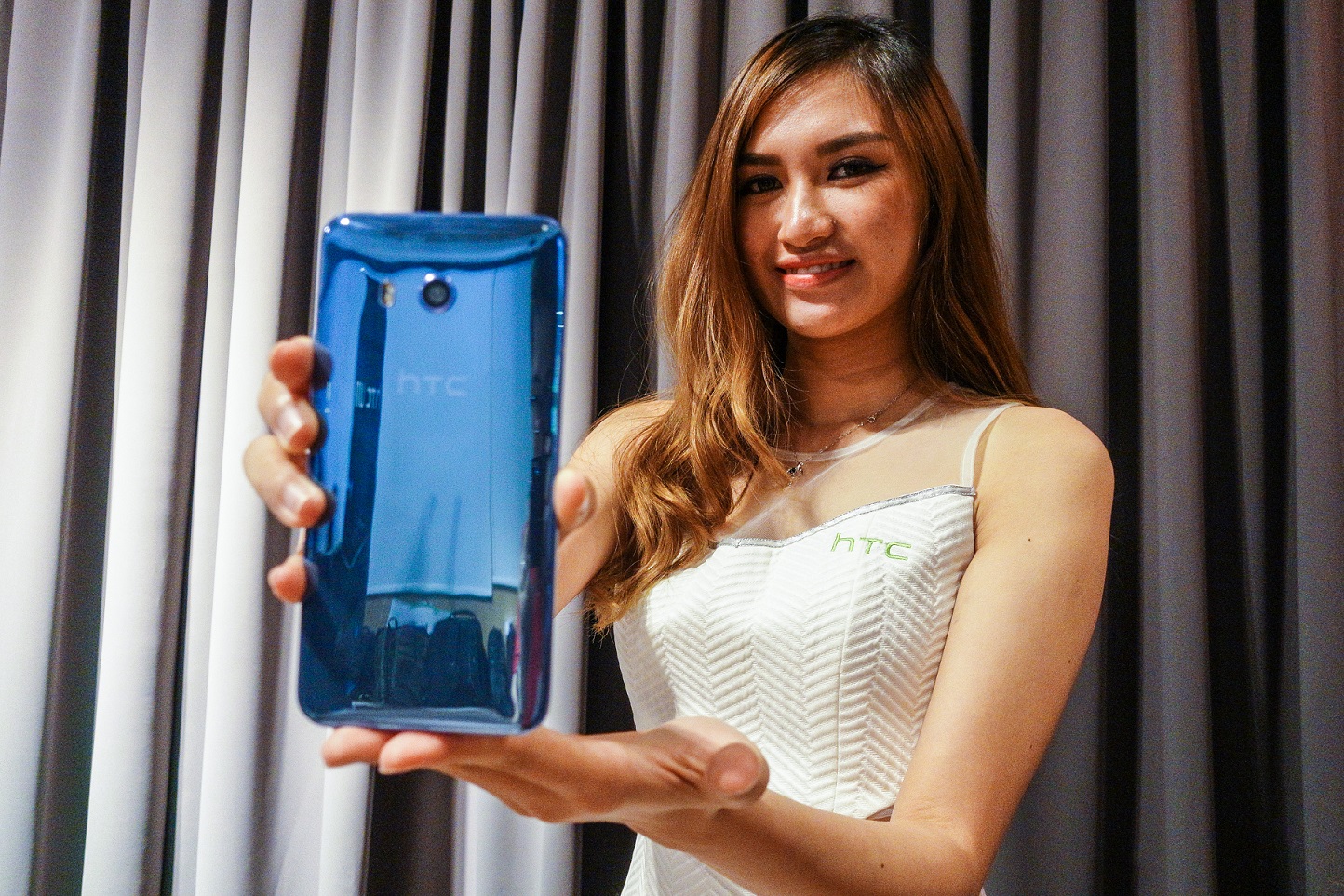 HTC U11 brings you all you need with a squeeze