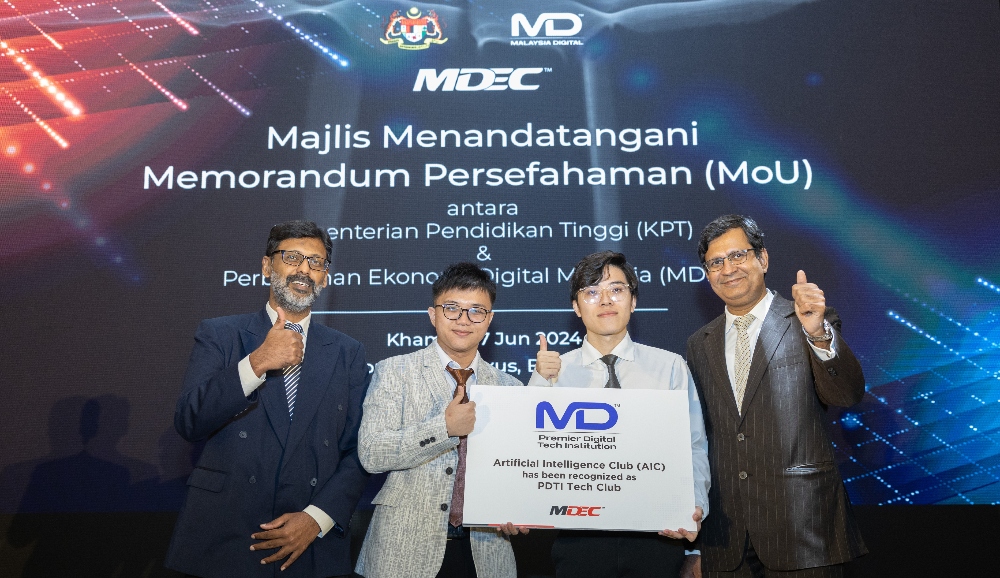 (L-R) Dr Vazeerudeen Hameed, Terence Lim Dao Liang, Tay Jun Long, and assoc prof Dr Muhammad Ehsan Rana celebrating the Artificial Intelligence Club of APU being honoured as a member of the Malaysia Digital Premier Digital Tech Institutions Tech Club. 