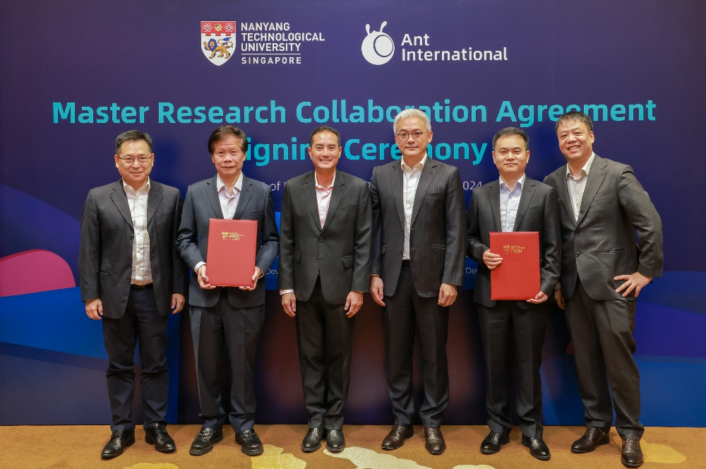 From left to right: Professor Lam Kwok Yan, executive director of the Digital Trust Centre at NTU Singapore, Professor Lam Khin Yong, vice president (Industry) at NTU Singapore,Tan Kiat How, senior minister of State, Ministry of Digital Development and Information, Yang Peng, CEO of Ant International, Jerry Yin, chief technology officer of Ant International and Dr. Duan Pu, head of Data Algorithm and Technology Department at Ant International