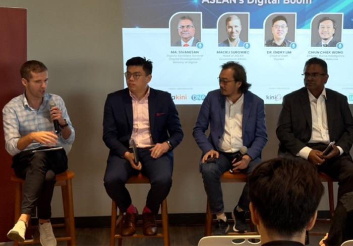 Maciej Surowiec, Head of ASEAN Government Affairs, Microsoft; Dr. Endry Lim, Chief of Staff, PayNet; Chiun Chiek Wong, Director, Bursa Intelligence at Bursa Malaysia; and MA Sivanesan, Deputy Secretary General (Digital Development), Ministry of Digital.