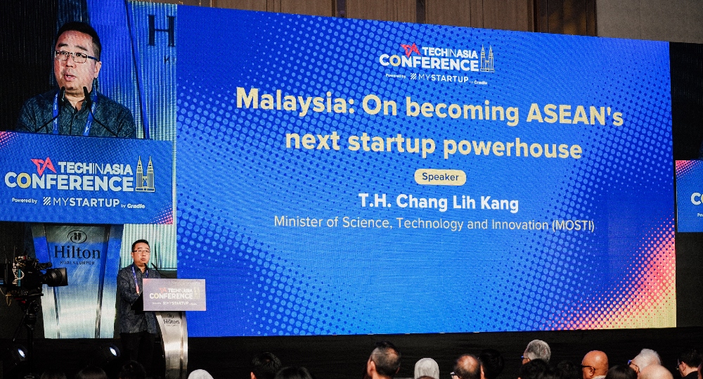 Chang Lih Kang, minister of Technology, Science and Innovation (MOSTI) delivering his keynote speech titled “Malaysia: On Becoming ASEAN’s Next Startup Powerhouse” at the Tech in Asia Conference Kuala Lumpur 