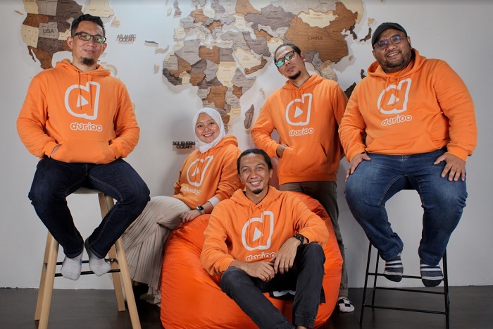 The Durioo+ founding team who all moved over from Digital Durian. (L2R):  Aditya Wirawan (head of Apps & Technology), Nuown Zainal (head of Apps & Experience), Fadly Semi (head of Production), Azizi Ramdan (head of Business) and Sinan (sitting on bean bag).