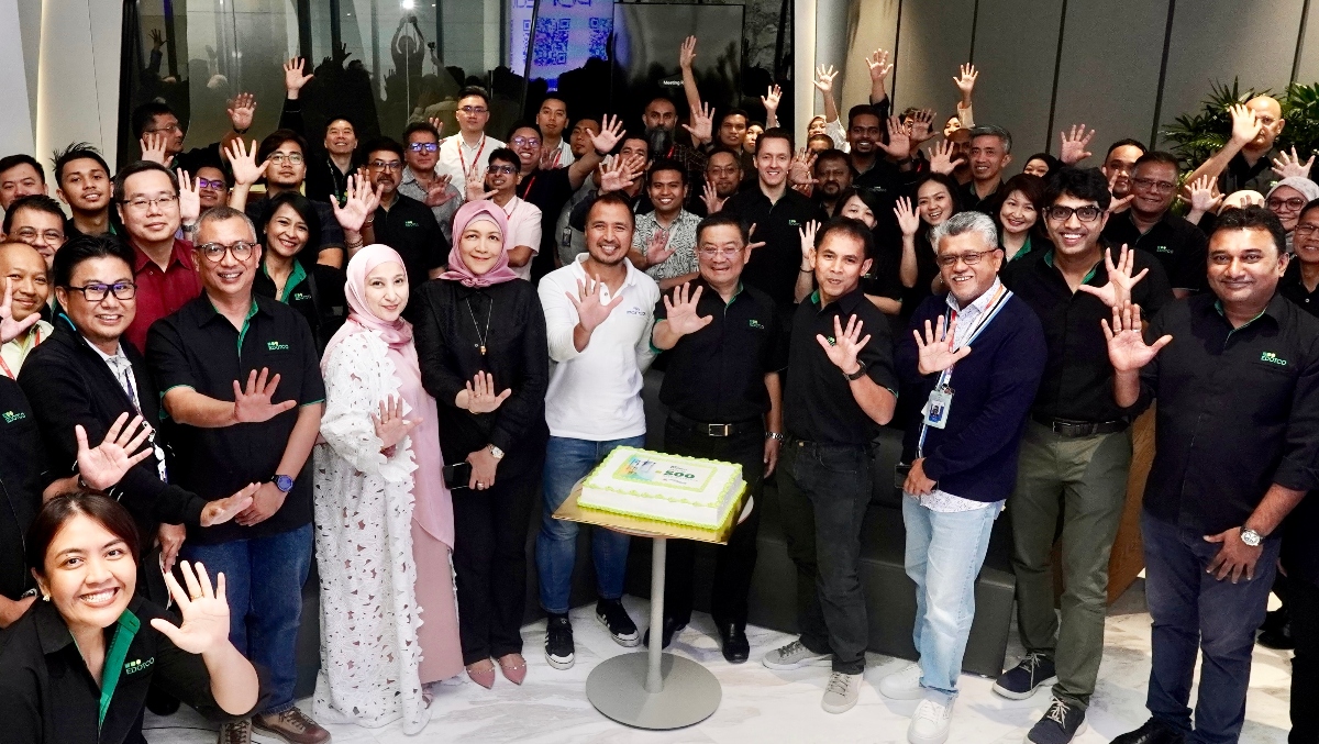 The Edotco Management Team celebrates the milestone at the MY5G Experience Center, marking a significant achievement in advancing Malaysia's digital connectivity