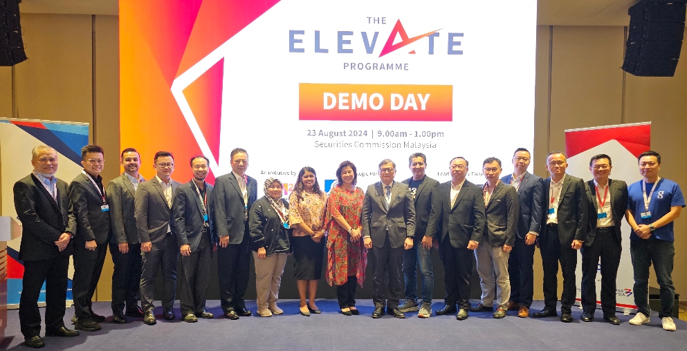 In the centre: Azalina Adham, managing director of Securities Commission Malaysia, Navina Balasingam, general manager of Capital Markets Malaysia and Bikesh Lakhmichand, founding partner & CEO of 1337 Ventures with the executive leadership of the companies that participated in the Elevate Programme.