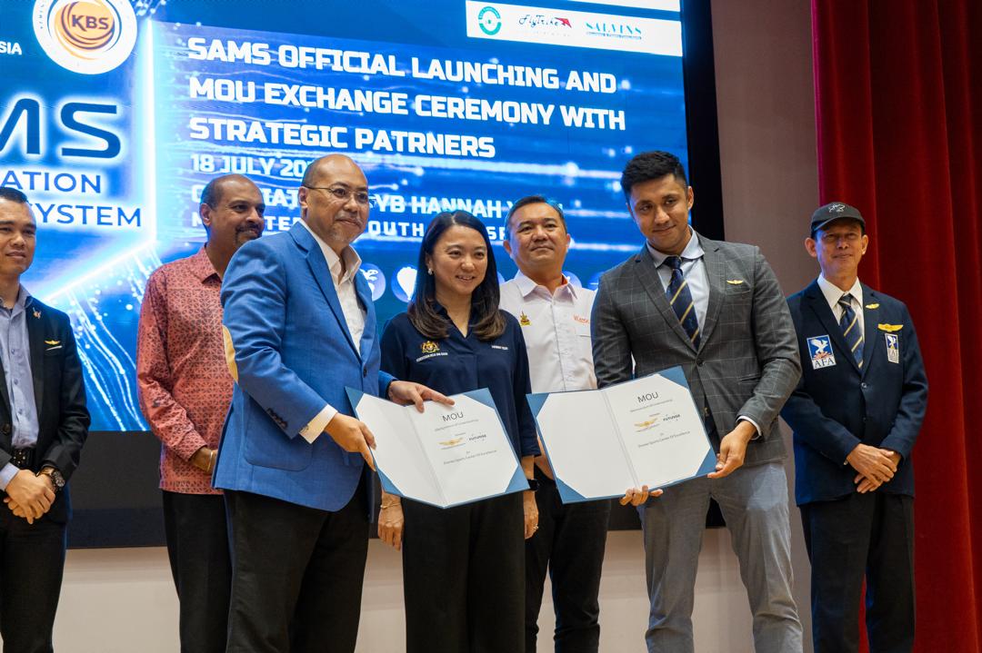Left to Right: Rosihan Zain Baharudin, CEO of Futurise, Hannah Yeoh, minister of Youth & Sports and Nurhaqimy Ismail, MSAF president
