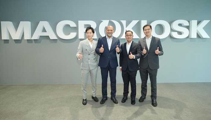 Gobind Singh Deo, Minister of Digital, Malaysia with the Macrokiosk sibling founders, CS Goh (left); Kenny Goh (3rd from left); and Henry Goh at the official opening of their new 21,000 sq ft GBI-certified office.