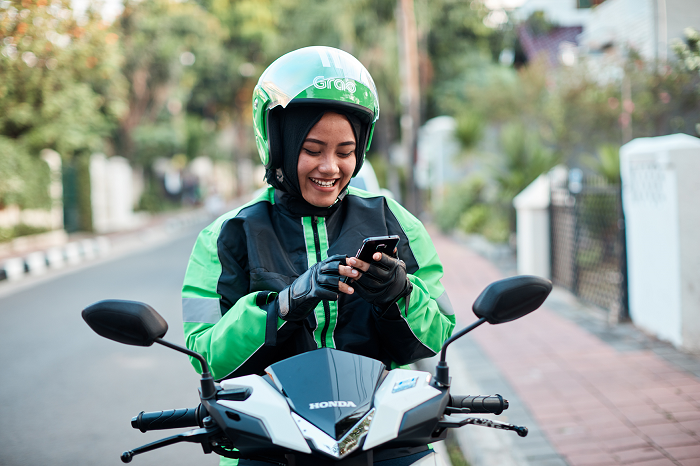 Besides the upskilling path for Grab drivers and their families, the Microsoft-Grab partnership has started a tech talent development initiative, based on academic partnerships with universities in Indonesia, Vietnam and Singapore, to enhance core skills and tools for people just entering the workforce.