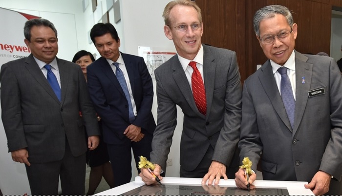 Honeywell ASEAN president Briand Greer at the launch of its Asean regional HQ in KL with Mustapa Mohamad, MITI Minister.