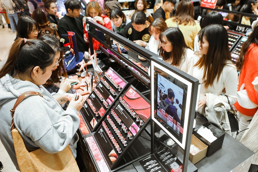 Digitising retail: Merging online and offline to create something new