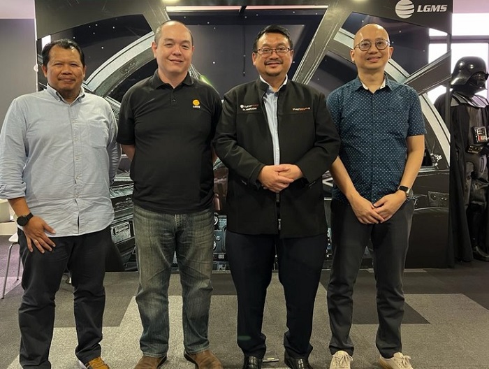 CyberSecurity Malaysia (CSM) CEO Ts. Dr Amirudin Abdul Wahab (2nd from right) with LGMS Executive Director Fong Choong Fook (2nd left) at the LGMS headquarters in Subang Jaya. Also present were CSM Head of Cyber Solution Mohammad Fahdzli (right) and Cyber Security Industry Engagement & Collaboration Senior Executive, Mohd Rahmad (left).