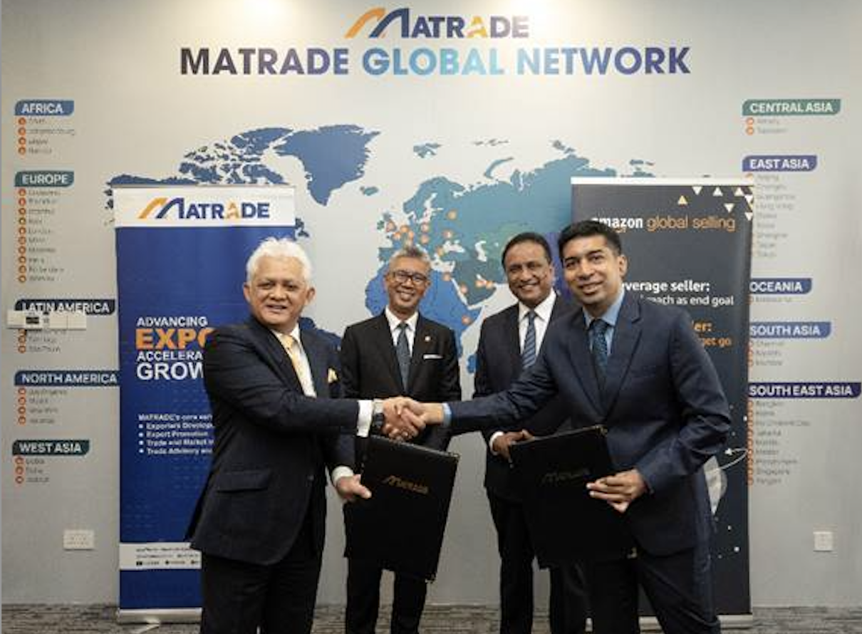 From left to right: Mohd Mustafa Abdul Aziz, CEO, MATRADE; Tengku Zafrul Tengku Abdul Aziz, minister of Investment, Trade and Industry; Reezal Merican Naina Merican, chairman, Matrade; Anand Palit, head of Amazon Global Selling, Southeast Asia