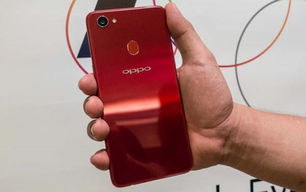 Oppo strikes back with F7 selfie phone