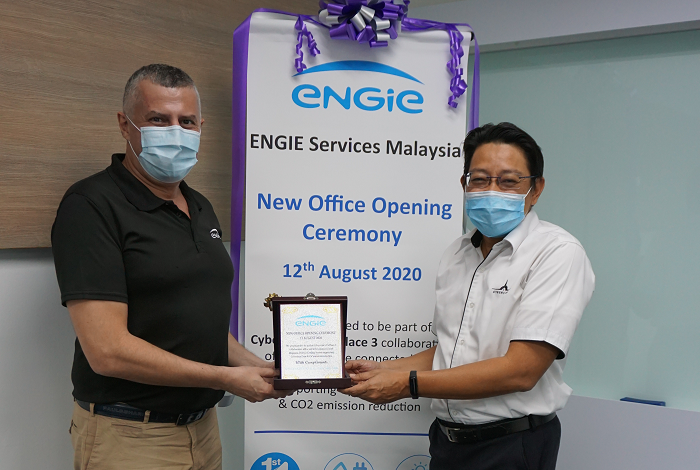 Pierre Cheyron (left), CEO of ENGIE Southeast Asia with Najib Ibrahim, MD of Cyberview. 