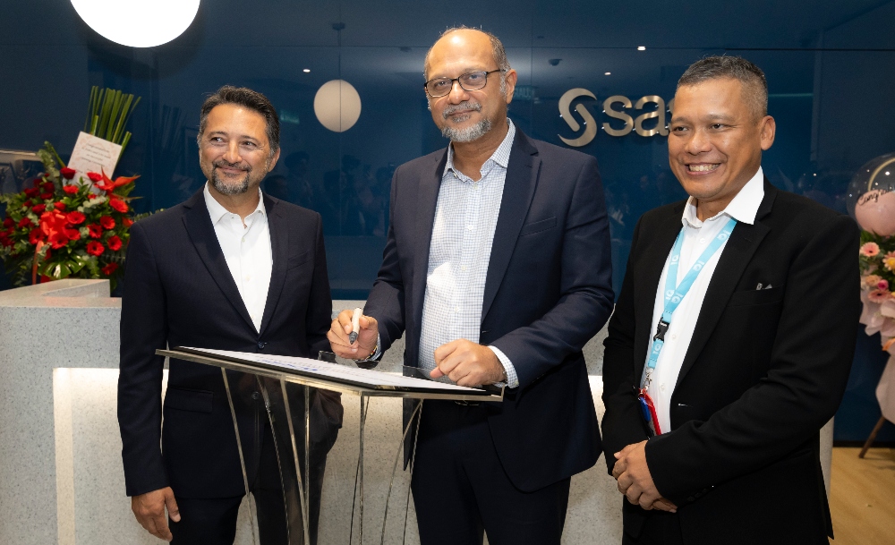 Left to Right: Amir Sohrabi, regional vice president for ASEAN-Korea and head of Digital Transformation for Emerging EMEA & Asia Pacific, SAS, guest-of-honour, minister of Digital Malaysia, Gobind Singh Deo, Febrianto Siboro, managing director (Malaysia, Indonesia, Vietnam), SAS.