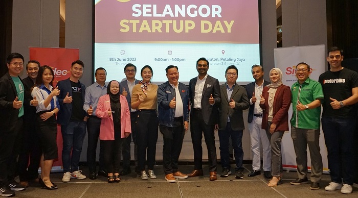 Dr Kev Lim of QmedAsia (left) with Yong Kai Ping, SIDEC CEO (7th from right) and Nadia Ismadi of POD (3rd from right) with other participants of the Pitch Malaysia USA 2023 trip.