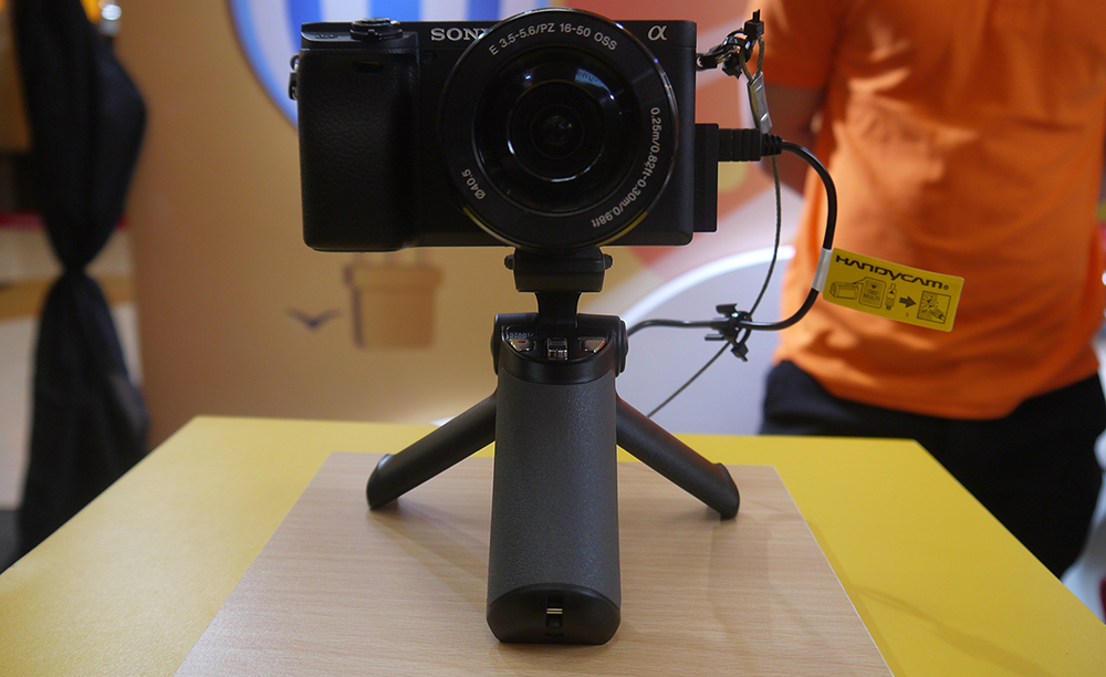 Sony’s new cameras focus on vloggers  