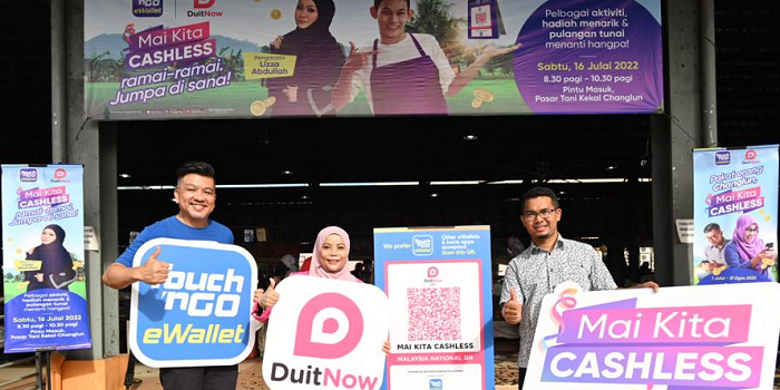 The launch was officiated by Danny Chua, Chief Commercial Officer of Touch ‘n Go eWallet; Heliziana Madzin, Head of Ecosystem Development of PayNet and Mohd Khairul Nizam, Chief Assistant District Officer of Kubang Pasu District Office, Kedah.