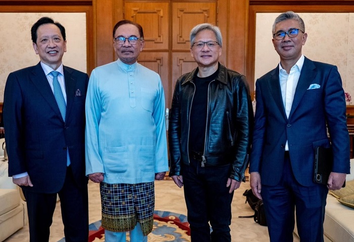 (L-R) Yeoh Seok Hong, MD, YTL Power International Bhd, Anwar Ibrahim, Malaysia PM, Jensen Huang Jen-hsun, NVIDIA Corp CEO and Founder and Zafrul Abdul Aziz, Minister of Investment, Trade and Industry (Miti).