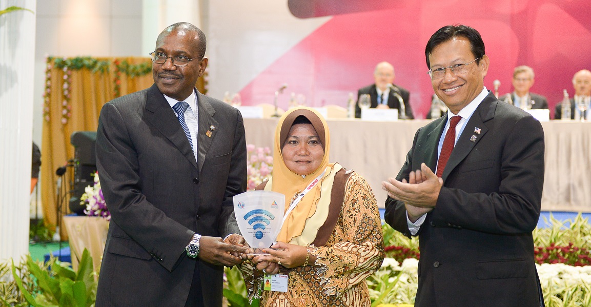 Malaysian seaweed farmer wins ITU-MCMC ‘Digital Icon Award’