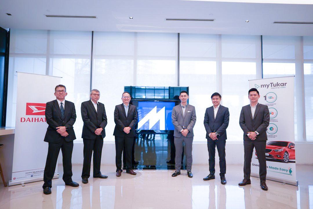 (Left to right) Katsumi Ohori, executive director of Daihatsu Malaysia Group of Companies; Arman Mahadi, managing director of Daihatsu Malaysia group of companies; Muhammad Fateh Teh bin Abdullah, president & CEO of MBM Resources Bhd; Fong Hon Sum, founder and chairman of myTukar; Ernest Chew, chief financial Officer, CARRO; and Derrick Eng, CEO of myTukar.