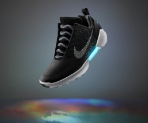 Nike announces launch of self-lacing shoe